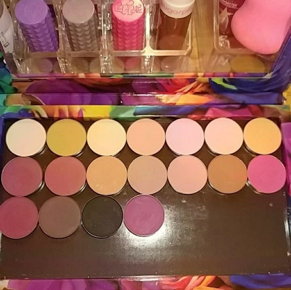 ⭐SALE⭐ COLOURPOP MATTE SINGLES IN ZPALETTE